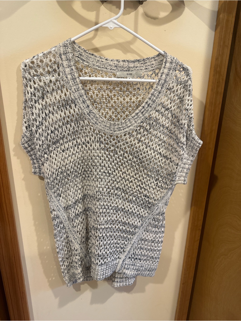 Svee Open Knit Sweater Top Small Gray White Lightweight Beachy Boho Pullover